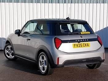 Używany Mini Cooper Classic 114 kW (156 KM) 2025 Srebrny Hatchback