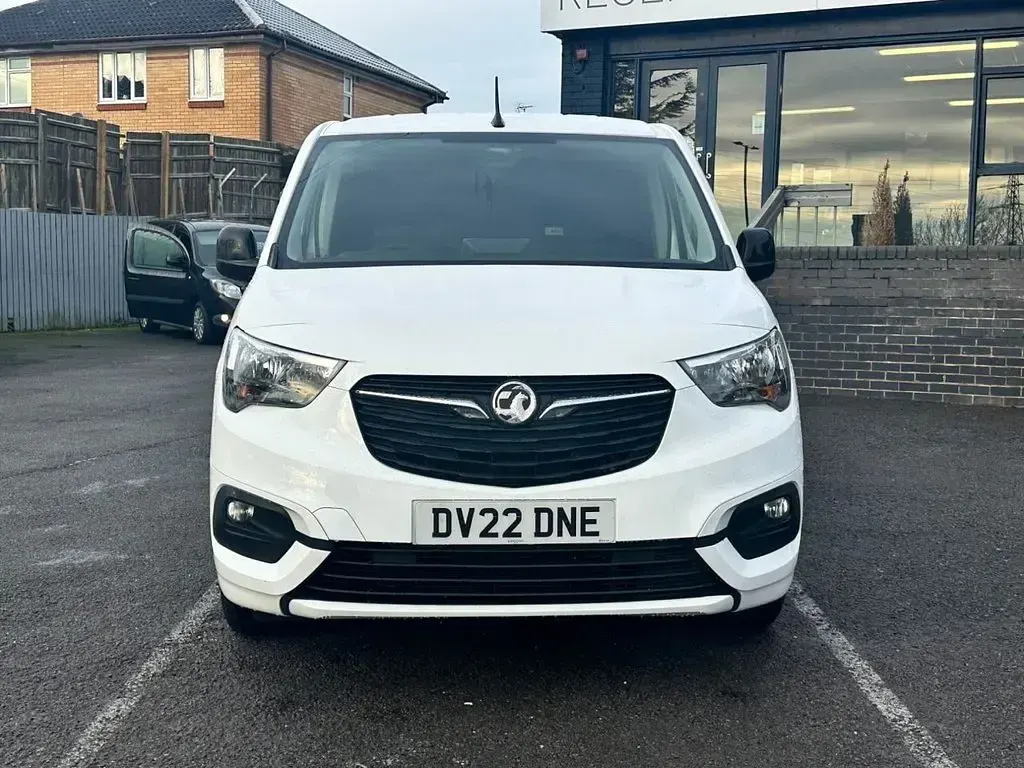 Used Vauxhall Combo Sportive 100 HP (73 kW) 2022 White MPV