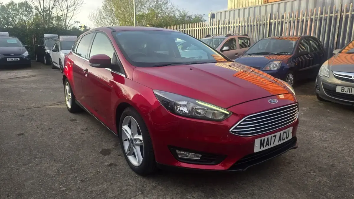 Usado Ford Focus Zetec 2017 Vermelho Citadino
