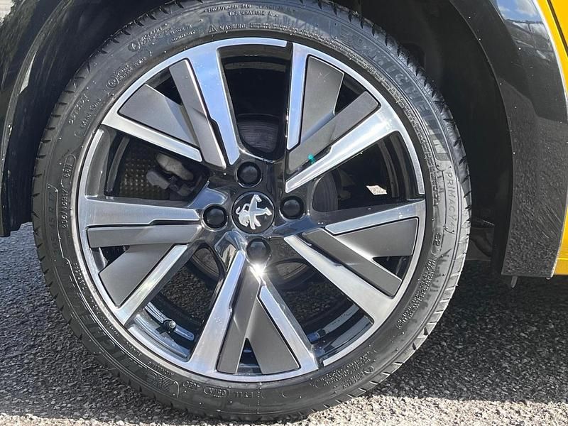 Used Peugeot 208 GT-line 99 HP (72 kW) 2020 Yellow Hatchback