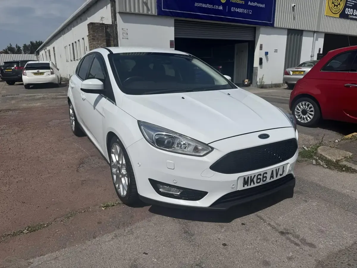 Used Ford Focus Titanium X 125 HP (91 kW) 2016 White Hatchback