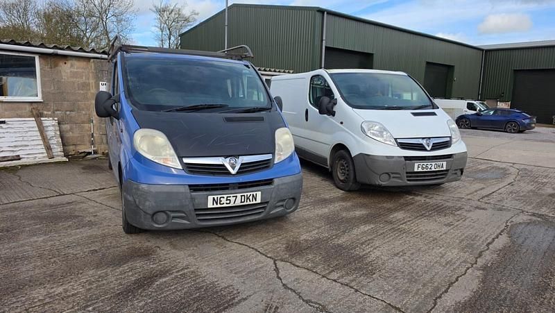 Used Vauxhall Vivaro 115 HP (84 kW) 2012 White MPV