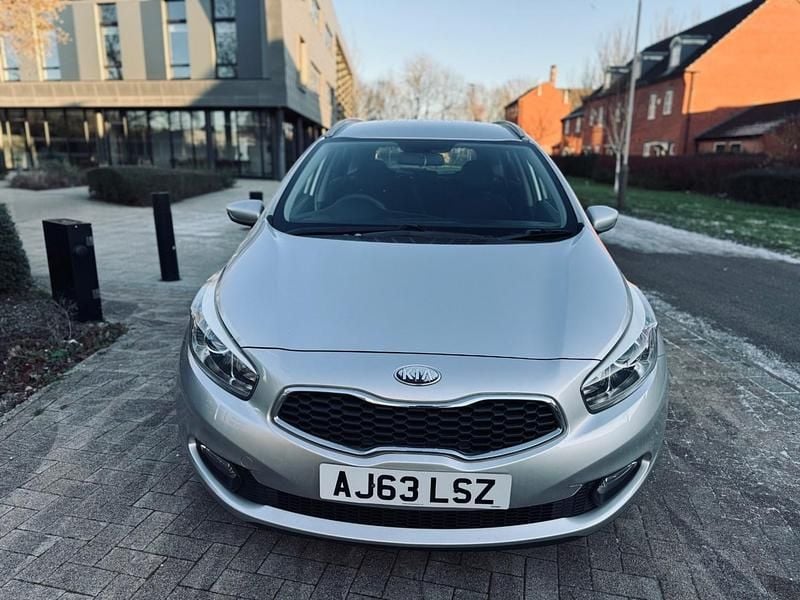 Silver Used 2014 Kia Ceed Hatchback | £2,495 (Good price) - Image 1/4