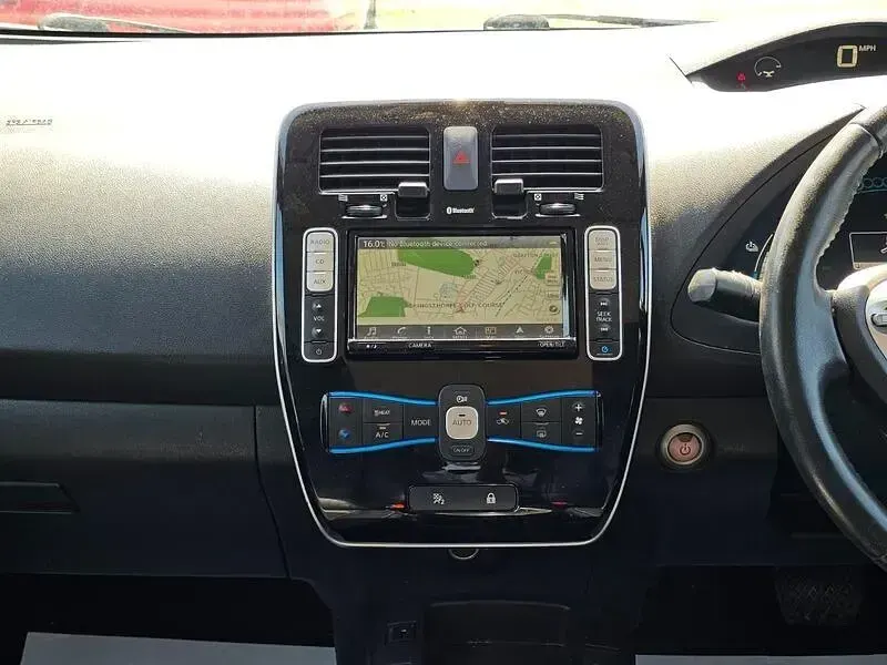 Used Nissan Leaf Tekna 80 kW (109 HP) 2016 Black Hatchback
