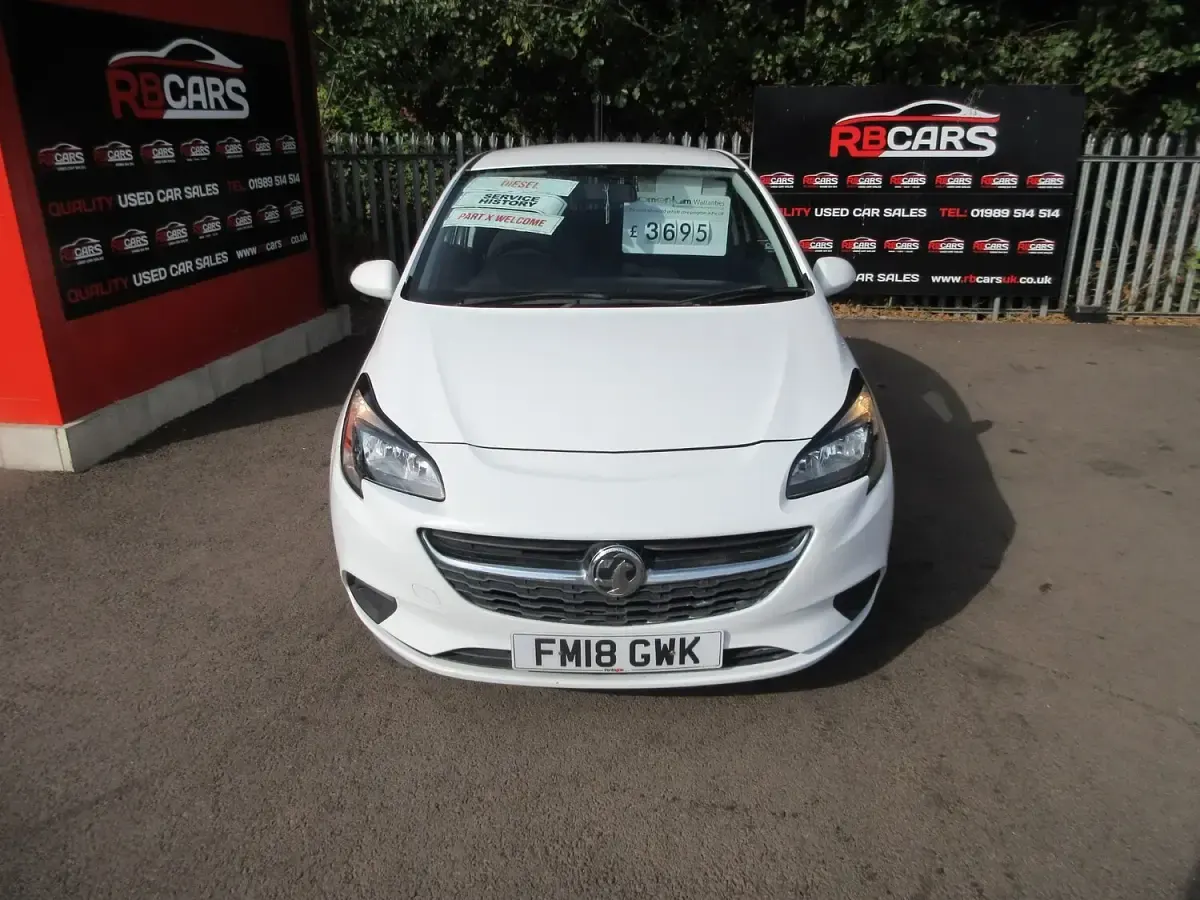 Used Vauxhall Corsa 95 HP (69 kW) 2018 White Hatchback