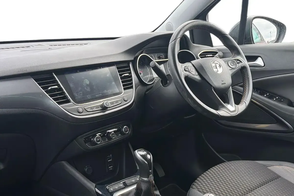 Used Vauxhall Crossland X Elite 82 HP (60 kW) 2018 Red SUV