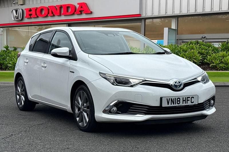 White Used 2018 Toyota Auris Hybrid Hatchback | £12,845 (Fair price) - Image 1/4