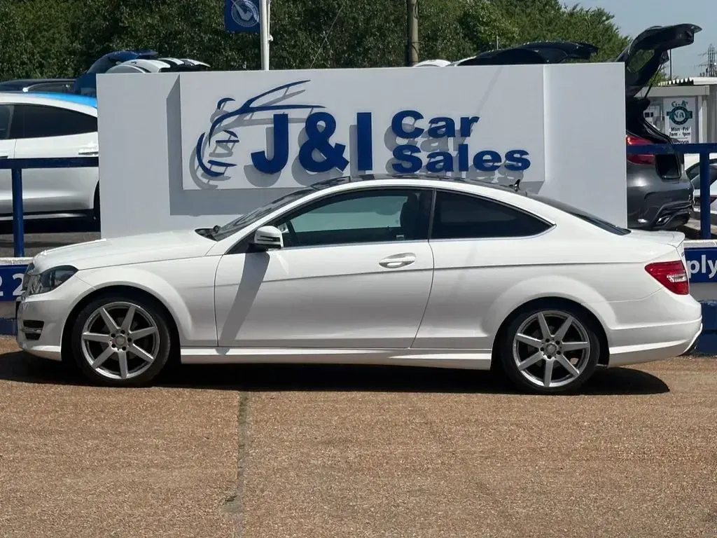 Used Mercedes C180 Sport Edition 156 HP (114 kW) 2015 White Coupe