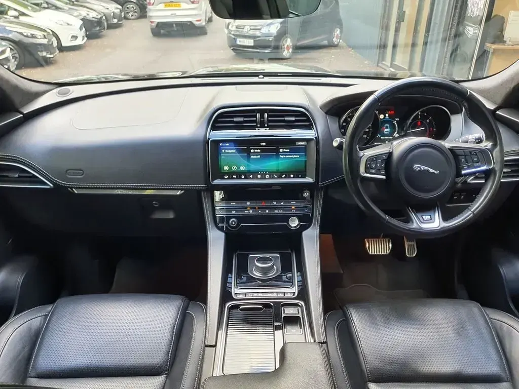Used Jaguar F-Pace R-Sport 180 HP (132 kW) 2018 Black SUV