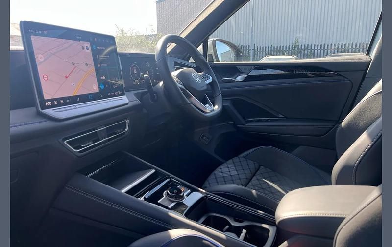 Usado VW Tiguan R-line 272 HP (200 kW) 2025 Prateado SUV