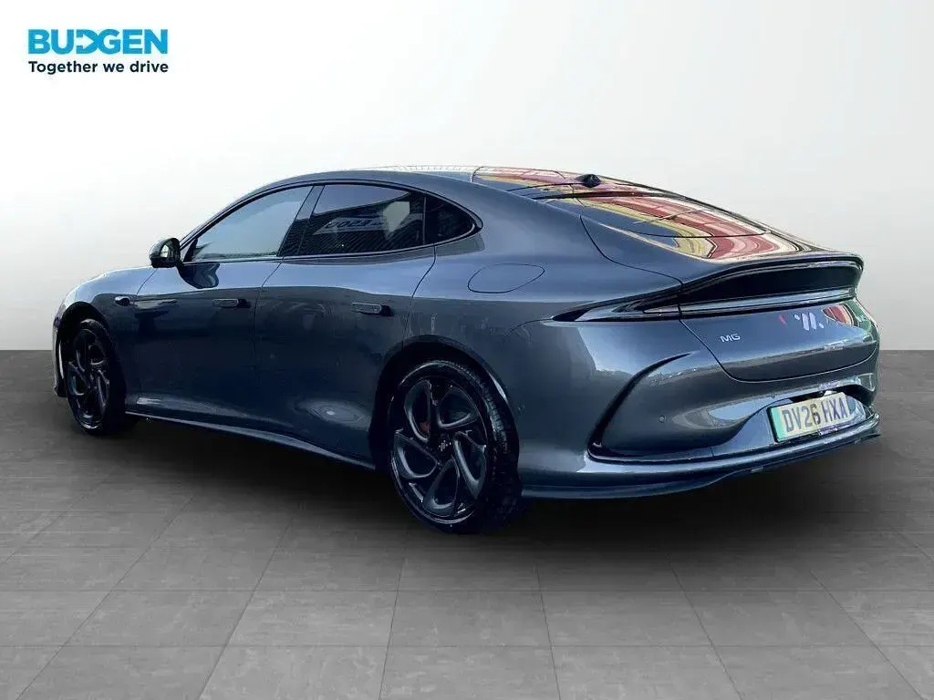 Ny MG IM5 Performance 553 kW (752 HK) 2026 Silver Halvkombi
