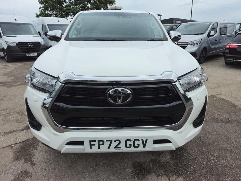 Used Toyota HiLux 150 HP (110 kW) 2023 White Pickup
