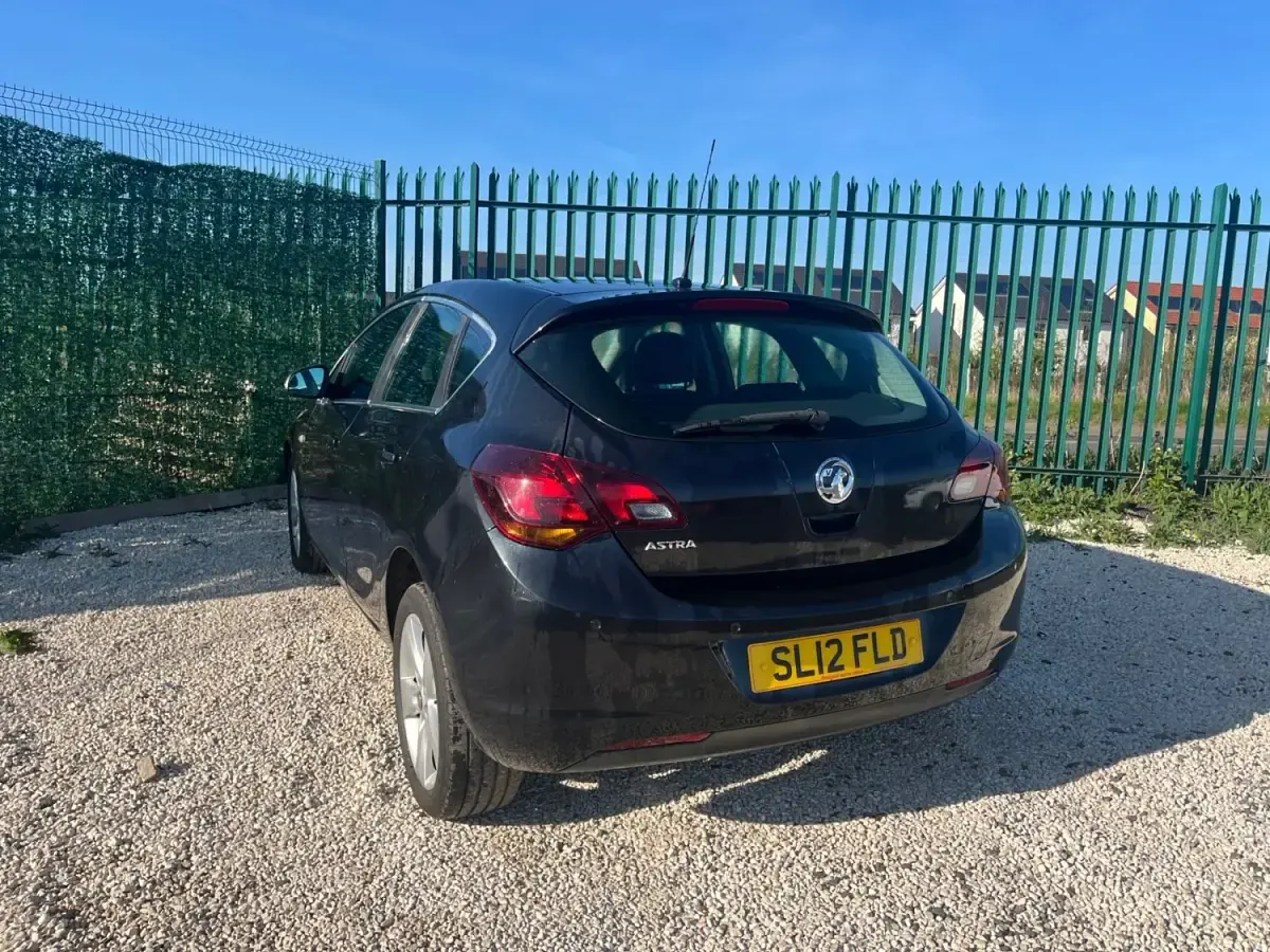 Begagnad Vauxhall Astra SRi 2012 Svart Halvkombi