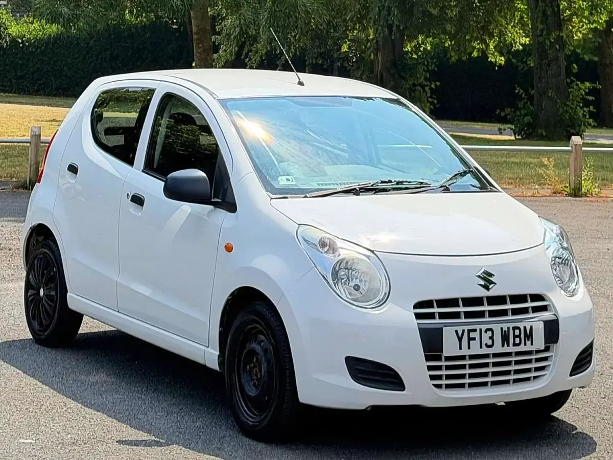 Used Suzuki Alto 68 HP (50 kW) 2013 White Hatchback