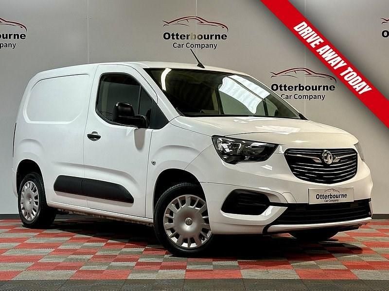 Used Vauxhall Combo Sportive 100 HP (73 kW) 2020 White MPV