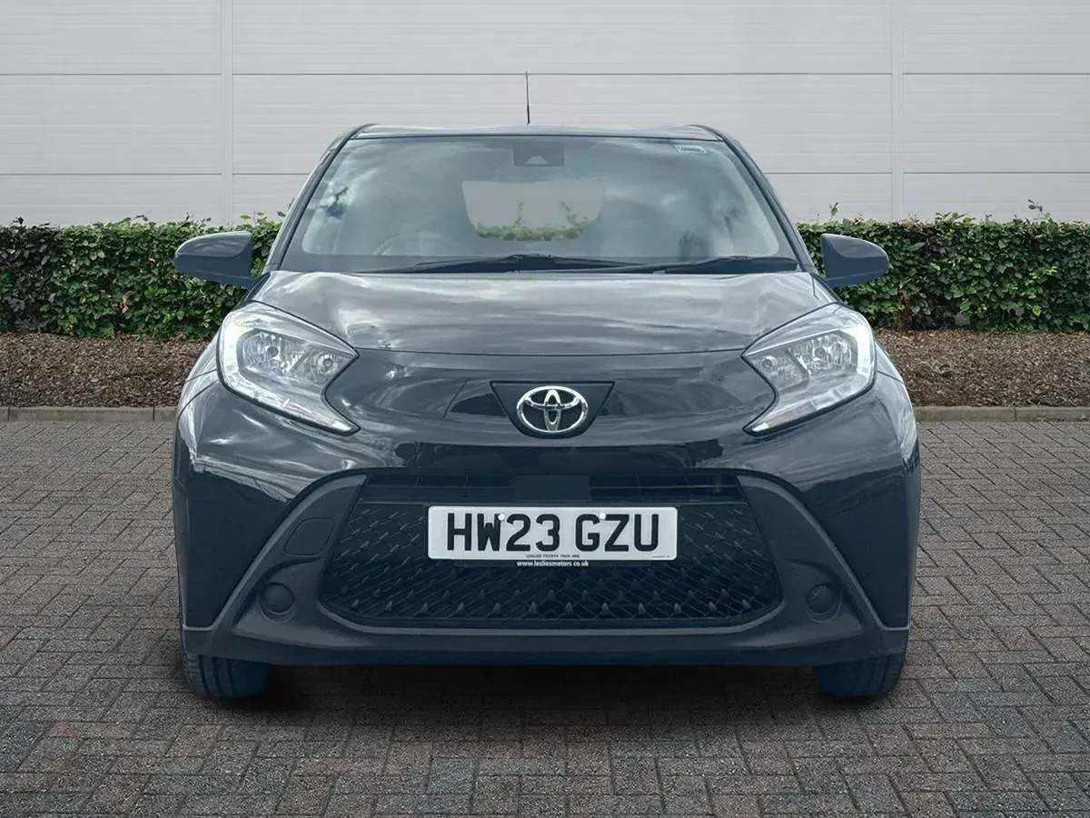 Used Toyota Aygo X PURE 72 HP (52 kW) 2023 Black SUV