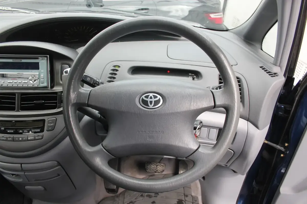 Used Toyota Previa 156 HP (114 kW) 2002 Blue MPV