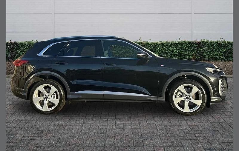 New Audi Q5 S-Line 200 HP (147 kW) 2025 Black SUV