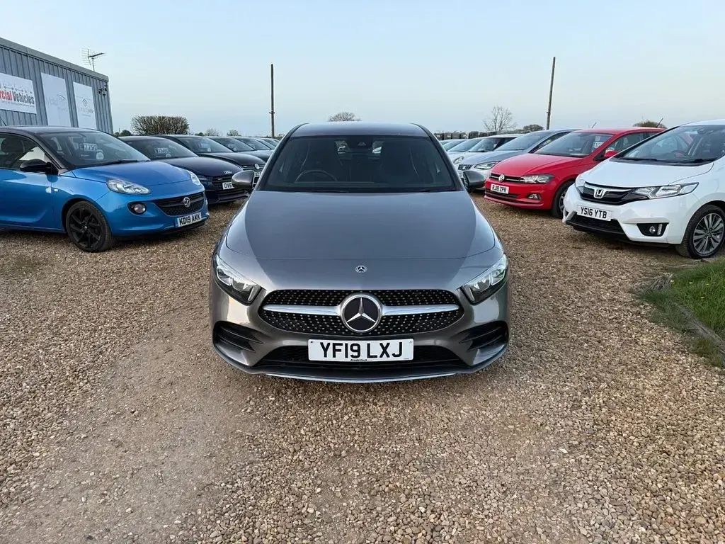 Begagnad Mercedes A200 Executive 150 HK (110 kW) 2019 Grå Halvkombi