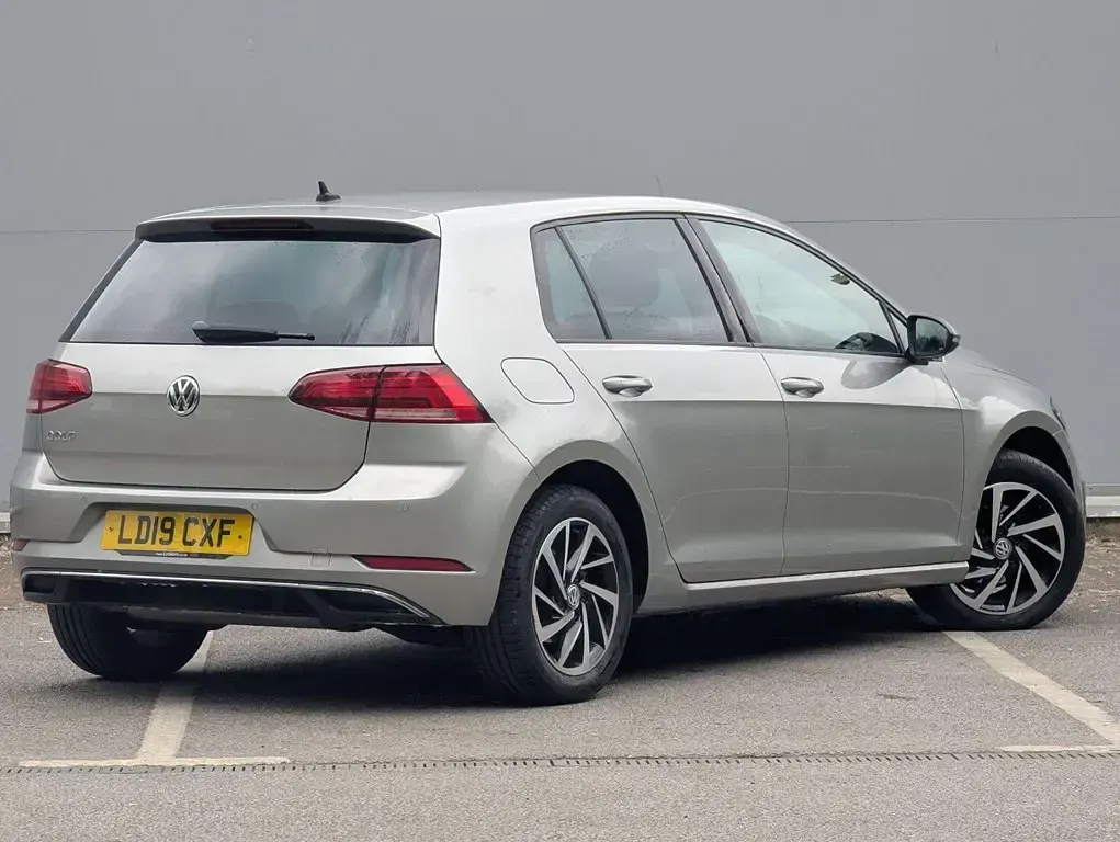 Używany VW Golf VII Match 2019 Srebrny Hatchback