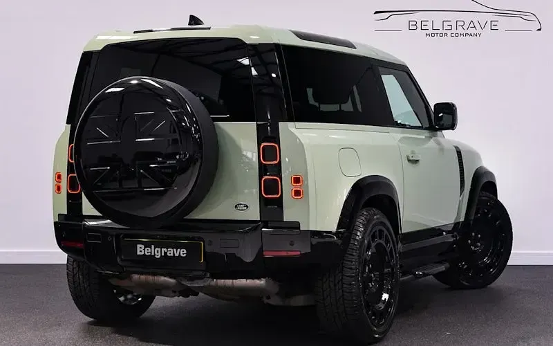 Gebraucht Land Rover Defender 75th Limited Edition 300 PS (220 kW) 2023 Grün SUV