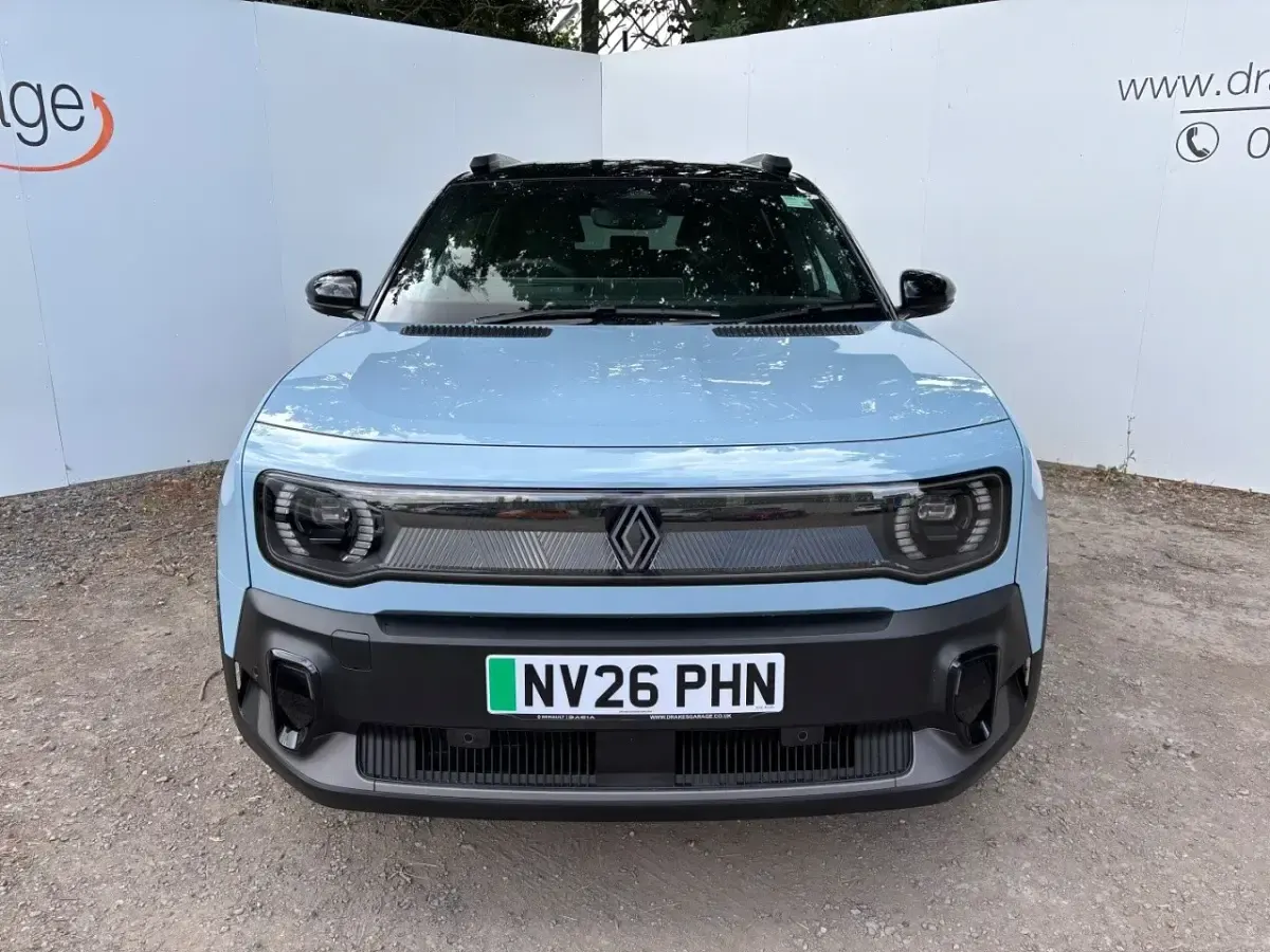Used Renault R4 Iconic 110 kW (150 HP) 2026 Blue/black Hatchback