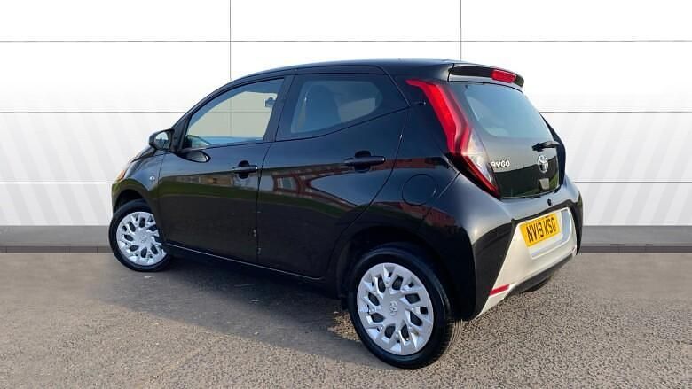 Used Toyota Aygo X-play 72 HP (52 kW) 2019 Black Hatchback