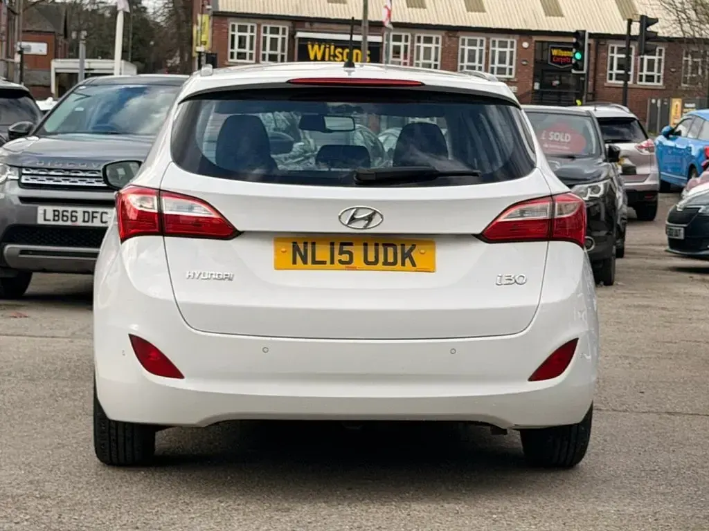 Used Hyundai i30 SE 110 HP (80 kW) 2015 White Estate