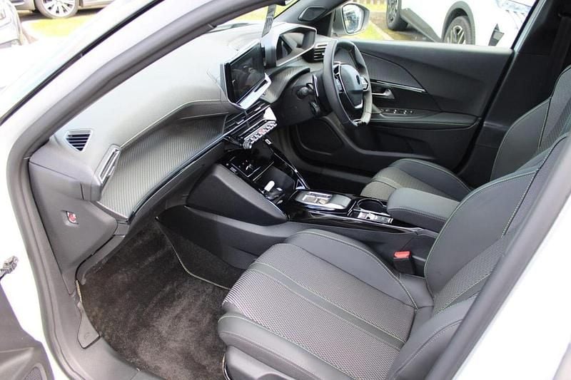 Used Peugeot 2008 GT 134 HP (98 kW) 2025 White SUV