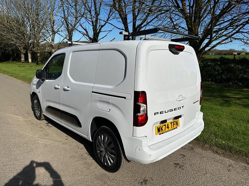 Used Peugeot Partner 130 HP (95 kW) 2024 White MPV