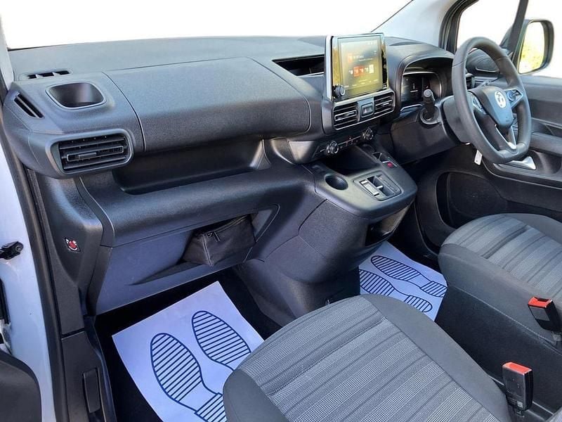 Used Vauxhall Combo Design Edition 98 kW (134 HP) 2024 White MPV