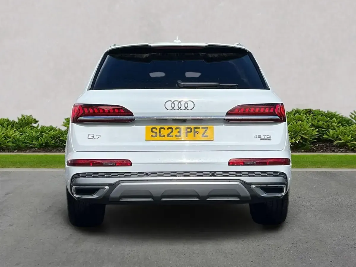 Usado Audi Q7 Black Edition 228 HP (167 kW) 2023 Branco SUV