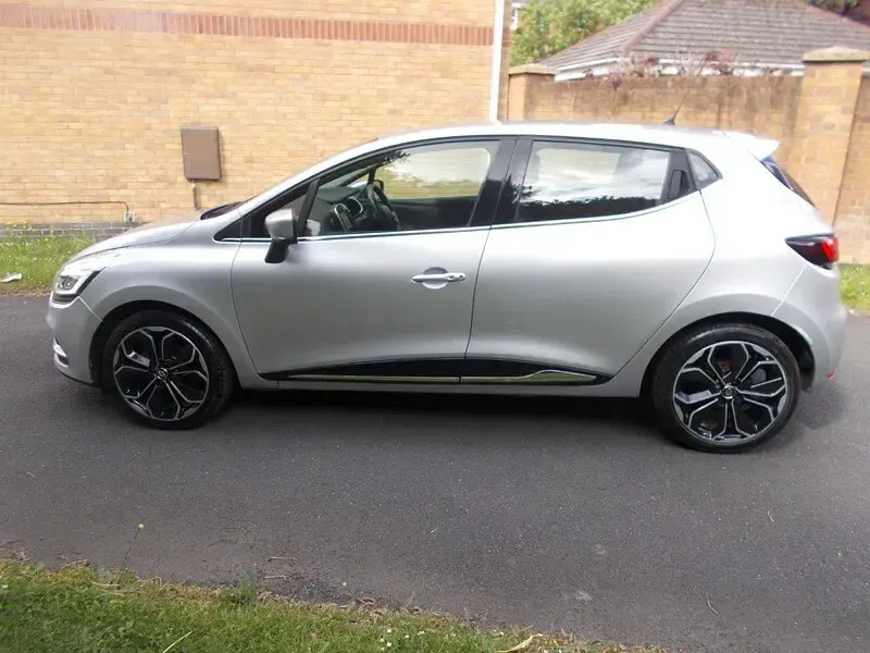 Used Renault Clio Dynamique 110 HP (80 kW) 2018 Silver Hatchback