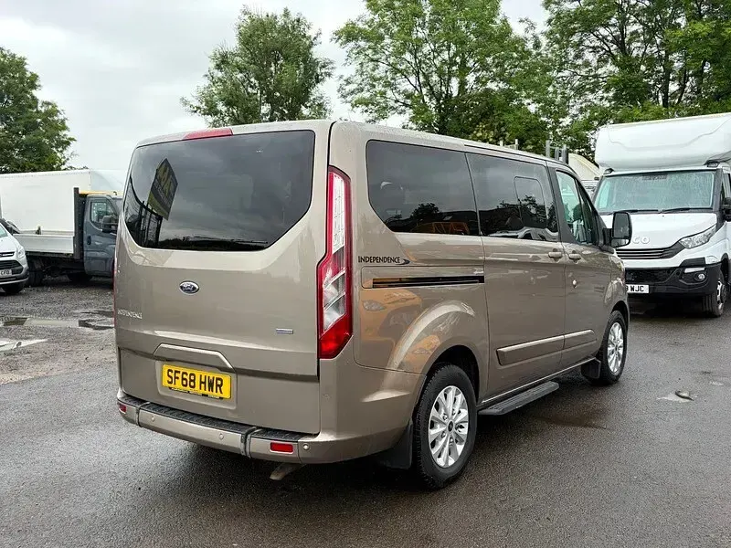 Used Ford Transit Custom Titanium 130 HP (95 kW) 2019 Silver Van