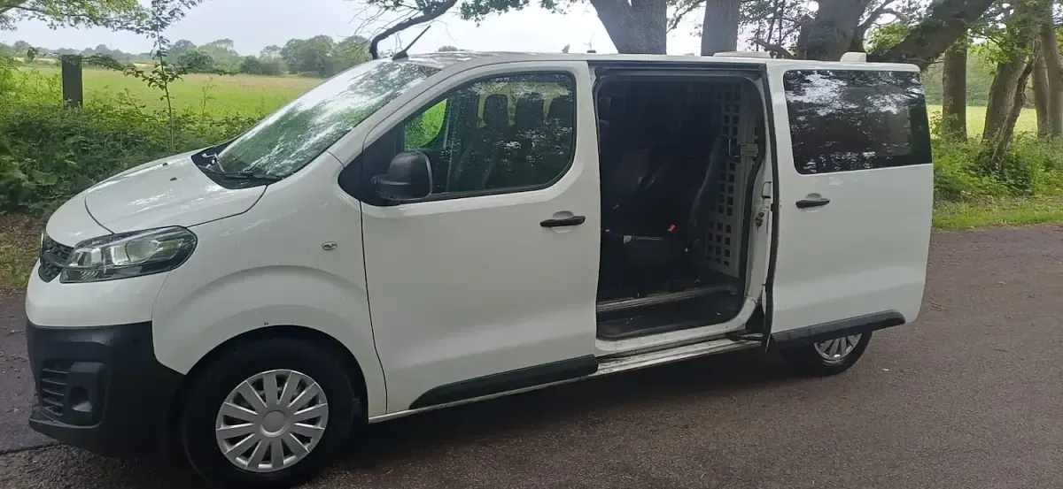 Used Vauxhall Vivaro Edition 120 HP (88 kW) 2020 White MPV