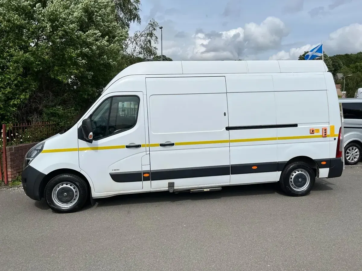 Used Vauxhall Movano Edition 135 HP (99 kW) 2020 White MPV