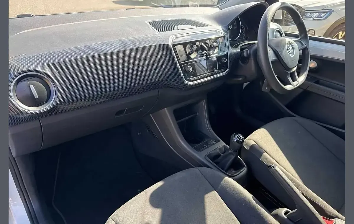 Used VW up! move up! 60 HP (44 kW) 2019 White Hatchback