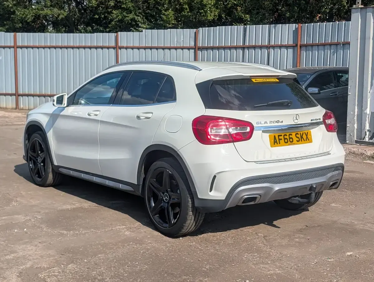 Used Mercedes GLA200 AMG line 136 HP (100 kW) 2016 White SUV