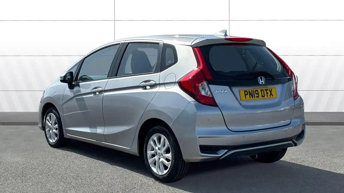 Used Honda Jazz SE 102 HP (75 kW) 2019 Silver Hatchback