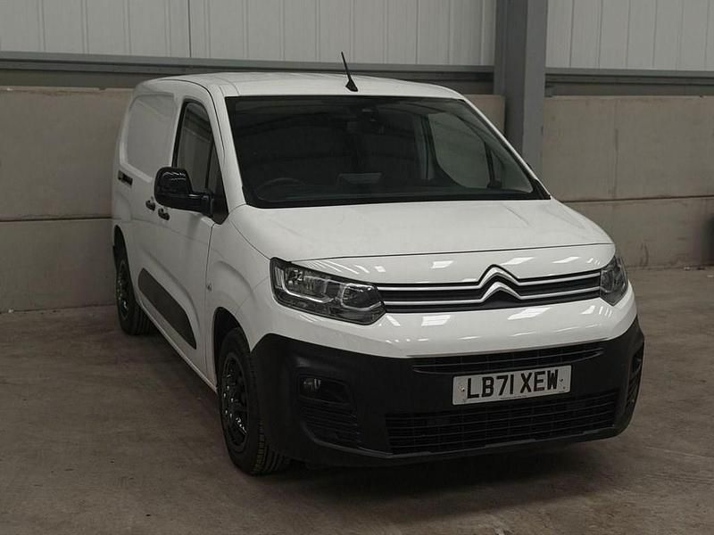 Used Citroën Berlingo 100 HP (73 kW) 2021 White MPV
