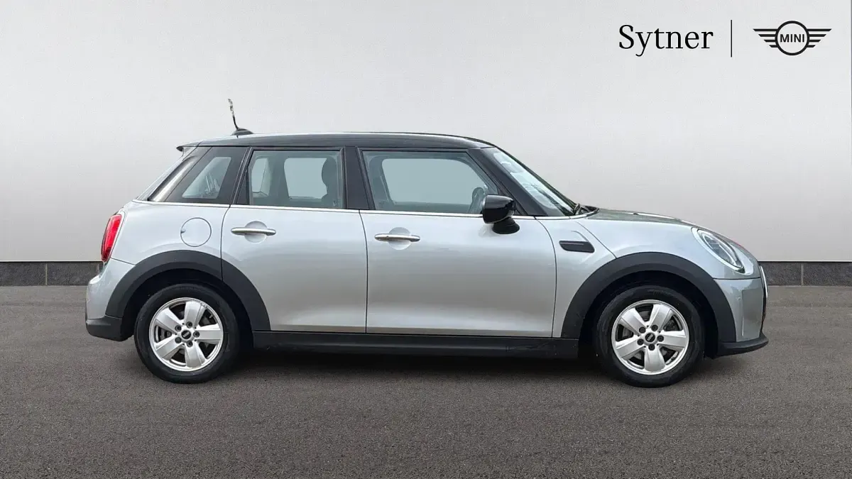 Used Mini Cooper Classic 134 HP (98 kW) 2022 Silver Hatchback