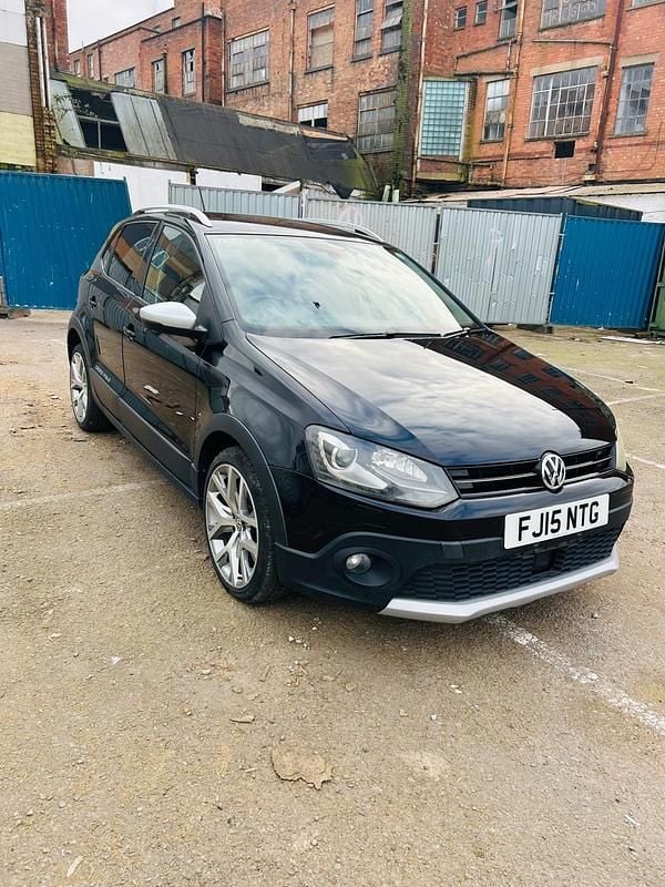 Begagnad VW Polo Cross 2015 Svart Halvkombi