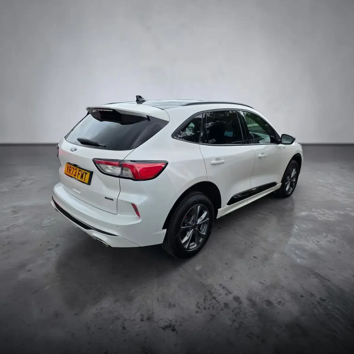 Used Ford Kuga ST-Line 225 HP (165 kW) 2023 White SUV