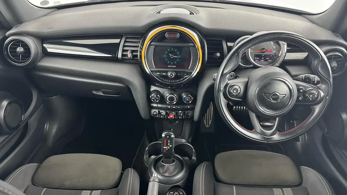 Usado Mini Cooper S Hatch 189 HP (139 kW) 2018 Prateado Citadino