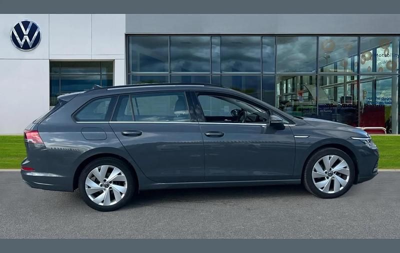 Usado VW Golf VIII Style 147 HP (108 kW) 2021 Cinzento Carrinha