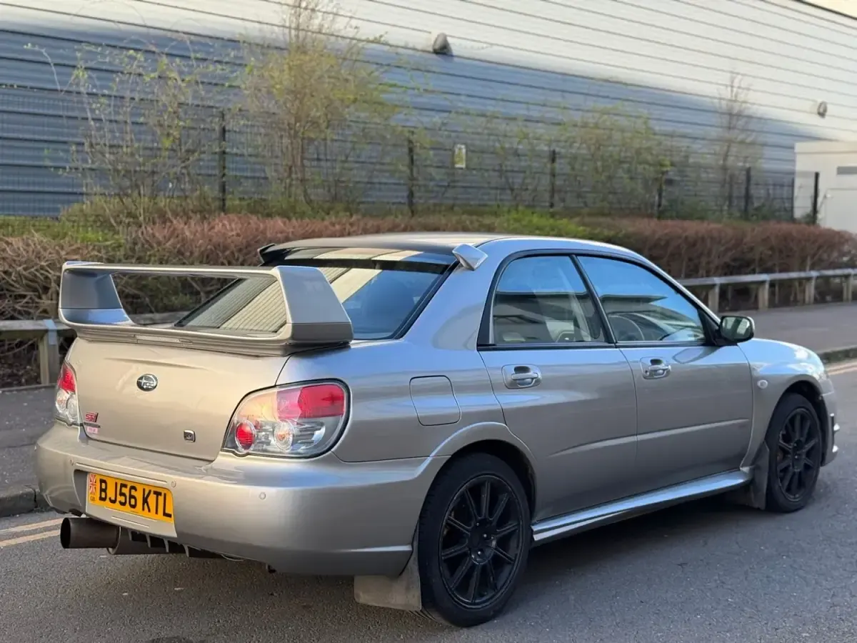 Begagnad Subaru Impreza 2006 Grå Sedan