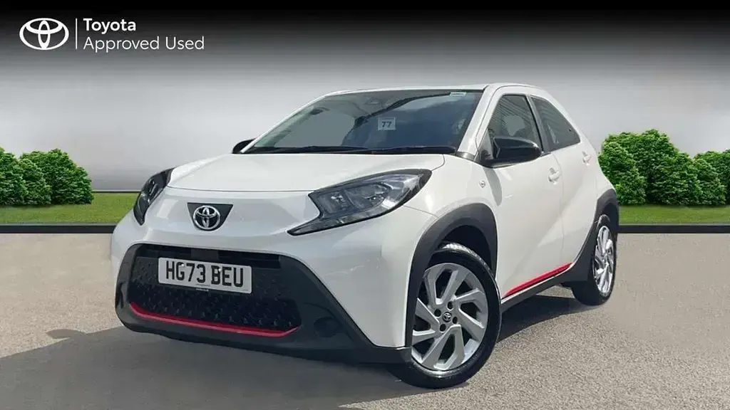 Used Toyota Aygo X PURE 72 HP (52 kW) 2023 White SUV