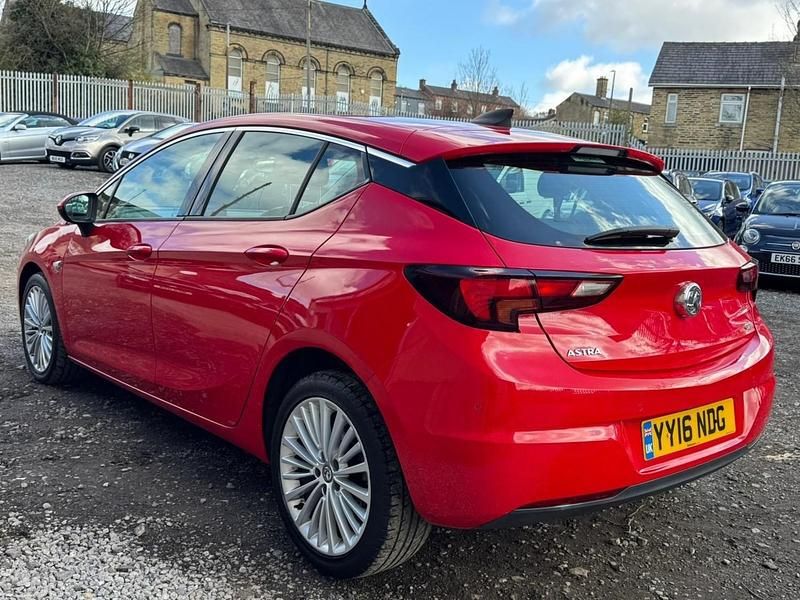 Used Vauxhall Astra Elite 136 HP (100 kW) 2016 Red Hatchback