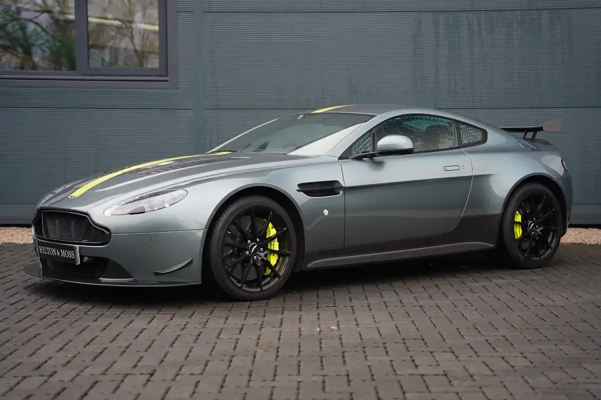 Used Aston Martin V12 Vantage 603 HP (443 kW) 2017 Green Coupe