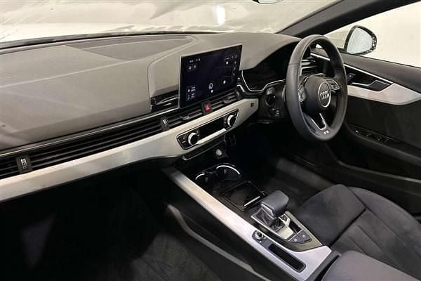 Used Audi A4 S-Line 201 HP (147 kW) 2024 White Estate